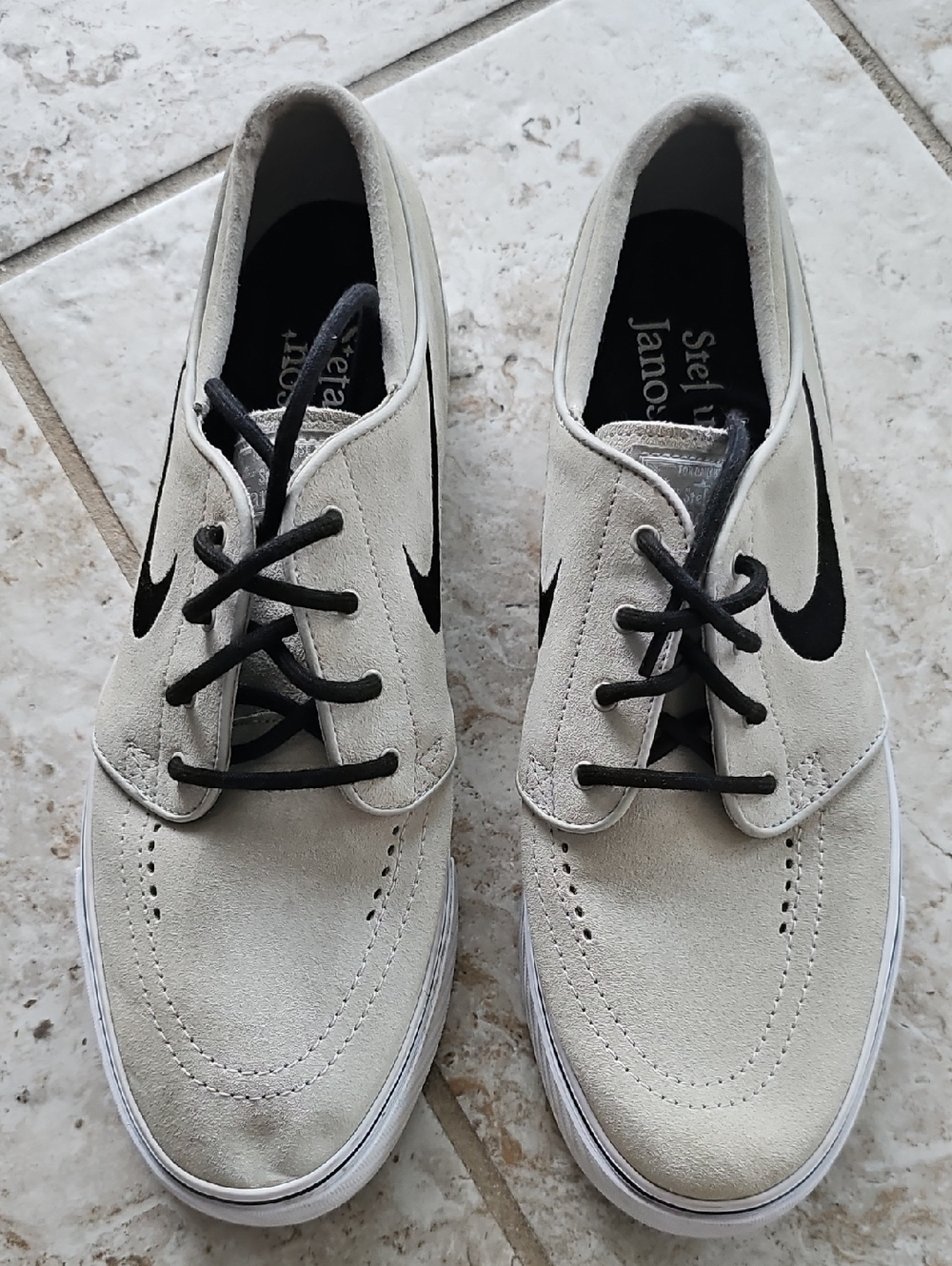 Stefan Janoski Men’s Light Beige Suede Sneakers with Black Swoosh